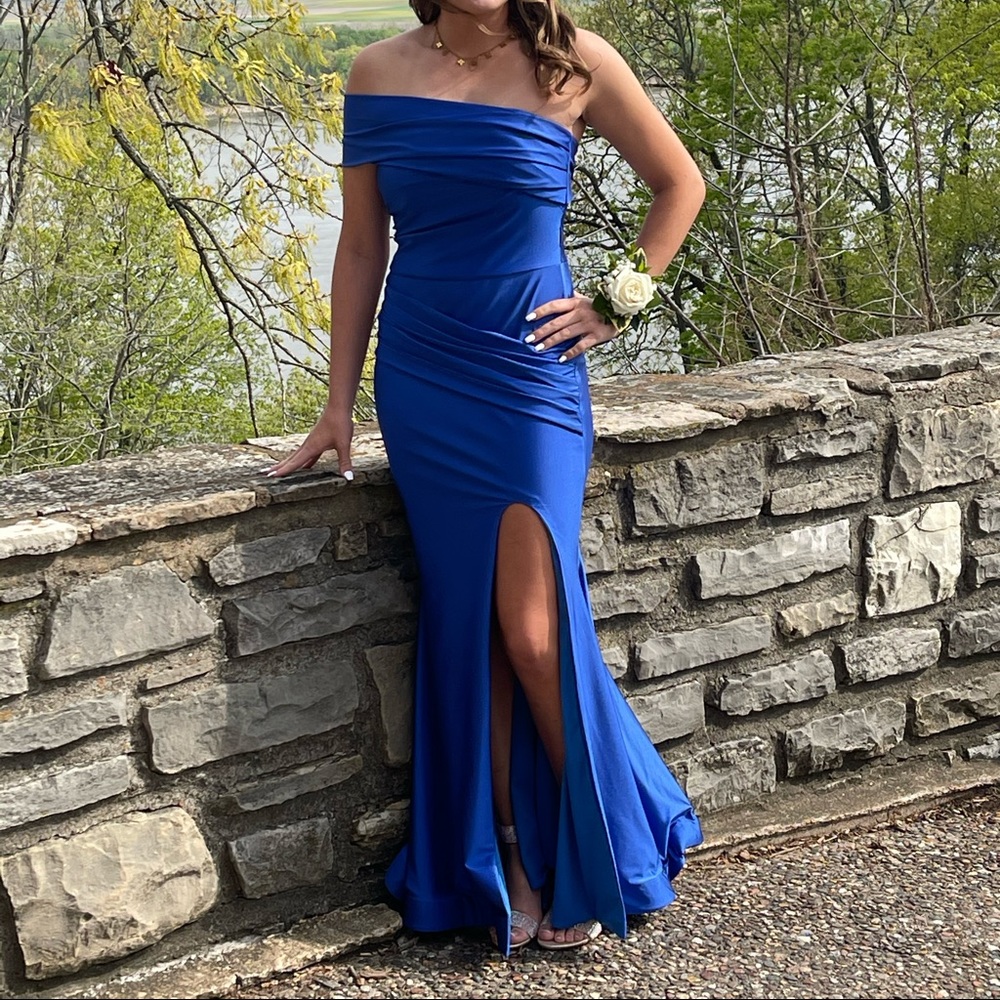 Blue one shoulder prom dress!!
